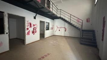 Amplio Local Comercial en Venta - Oportunidad Única en Valls photo 0