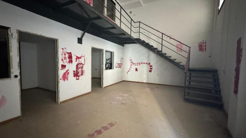 Amplio Local Comercial en Venta - Oportunidad Única en Valls photo 0