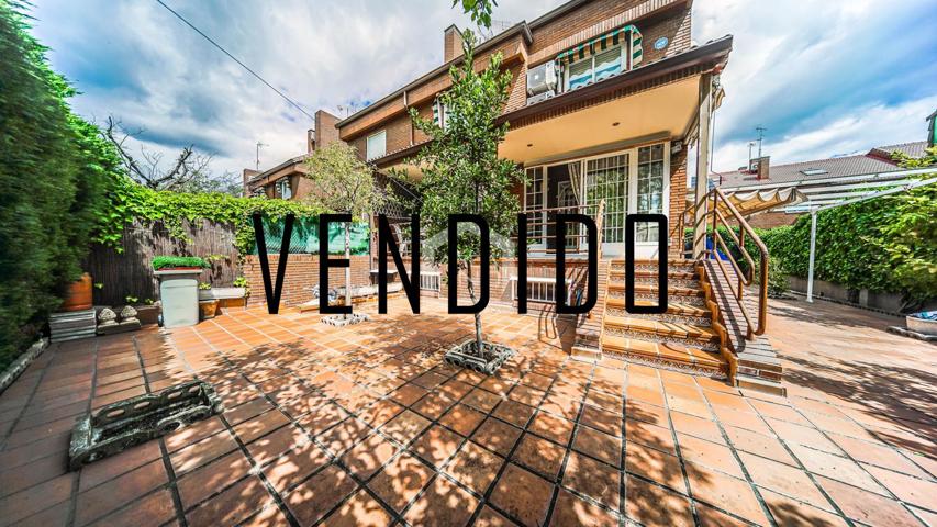 ¡Oportunidad única! Chalet de esquina en venta en la zona de Retamas photo 0