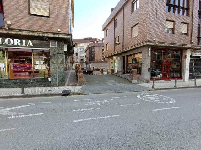 GARAJE EN LA ZONA CENTRO DE TORRELAVEGA.- photo 0