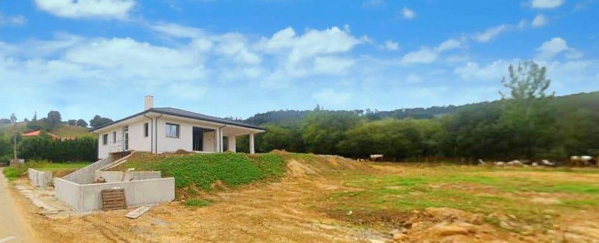 CASA INDEPENDIENTE CON GRAN POTENCIAL EN BÁRCENA DE CICERO.- photo 0