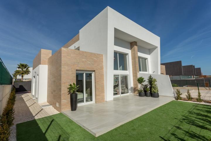 VILLA DE LUJO CON OPCIÓN A SÓTANO Y PISCINA PRIVADA EN LA FINCA GOLF, ALGORFA. photo 0