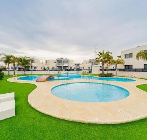 ADOSADO DE 3 DORMITORIOS 2 BAÑOS, PISCINA COMUNITARIA EN AGUAS NUEVAS (TORREVIEJA) photo 0