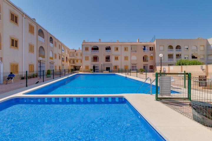 Vivienda en planta baja con garaje en venta en la Costa Blanca | Urbanización con piscina cerca de la playa de los Náufragos (Torrevieja) photo 0