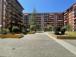 Gran oportunidad: Bajos de 4 habitaciones con parking en venta en la Creu Alta photo 0