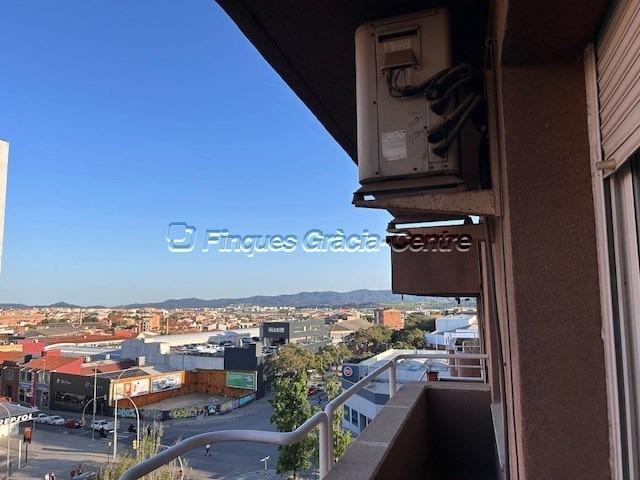 Luminoso piso en séptima planta con vistas despejadas – Passatge Miquel Carreras, Sabadell photo 0