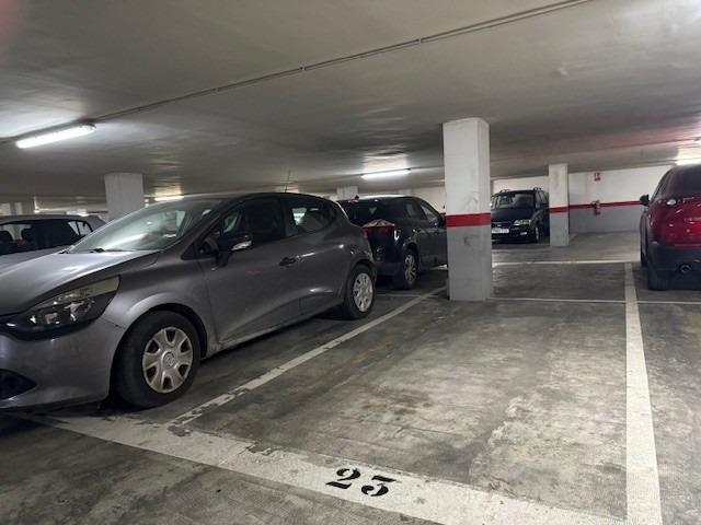 Plaza de parking en venta en el centro de Sabadell photo 0