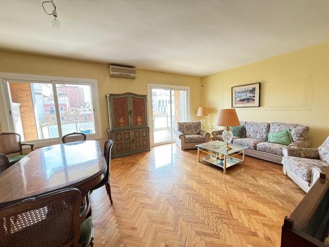 Piso exclusivo en venta en el Eixample de Barcelona photo 0