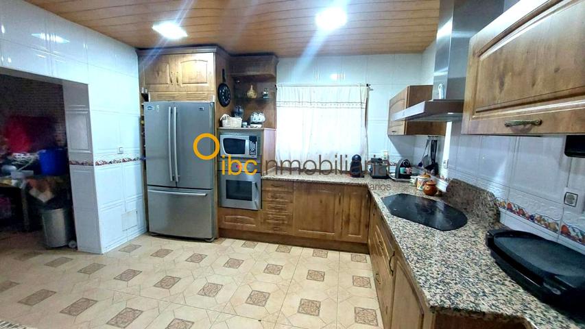 Chalet independiente con piscina en venta en El Viso de San Juan photo 0