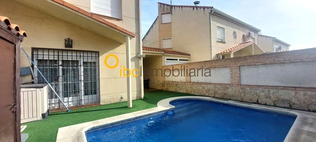 CHALET PAREADO CON PISCINA A LA VENTA EN ILLESCAS photo 0