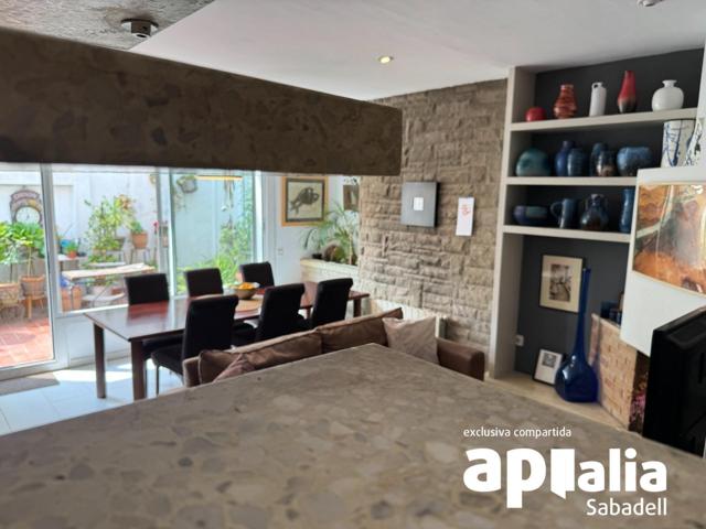 “Casa familiar con local comercial que puede transformarse en garaje, tienda o espacio polivalente” photo 0