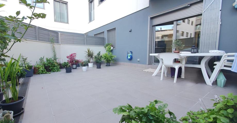VIVIENDA SEMINUEVA CON TERRAZA EN L’EIXAMPLE photo 0