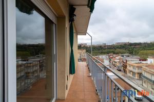 Oportunidad piso con 3 habitaciones balcón y todo exterior- Tercera planta sin ascensor !! en la zona de zona de Torre Romeu. photo 0