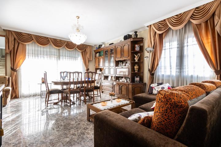 CASA ADOSADA UNIFAMILIAR EN UNA DE LAS MEJORES ZONAS DE CAN RULL- SABADELL photo 0