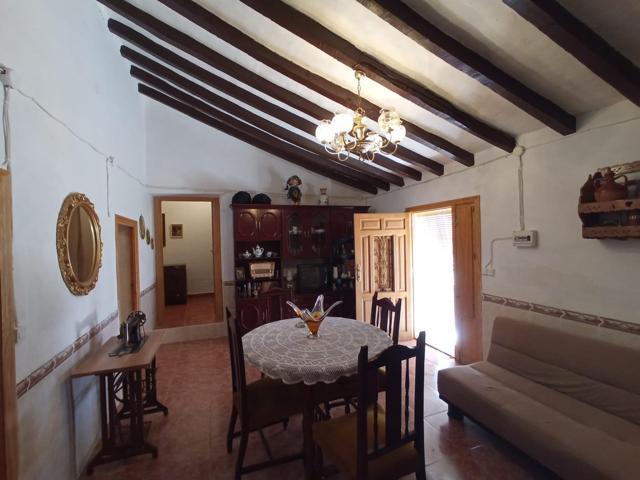 Los Canovas Yellow corner photo 0