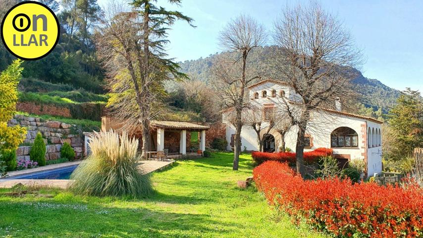 Señorial masía catalana con 65 ha de terreno photo 0