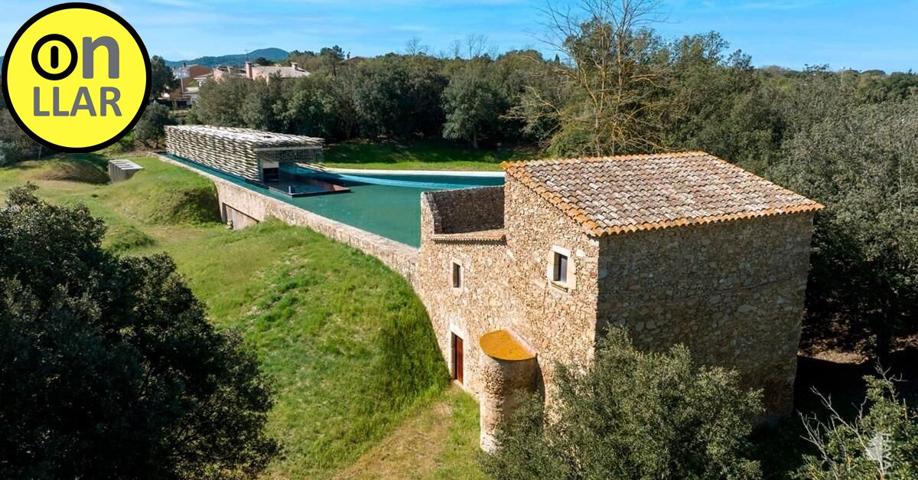 CASA UNIFAMILIAR CON PABELLON DE RECREO PREMIO PRITZKER 2017 photo 0