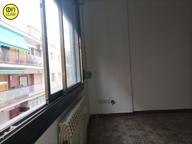 PISO DE 3 HABITACIONES, 1 BAÑO, ASCENSOR CERCA ESTACIÓN RENFE photo 0