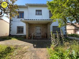 CASA A REFORMAR CON GRAN EXTENSION DE TERRENO photo 0