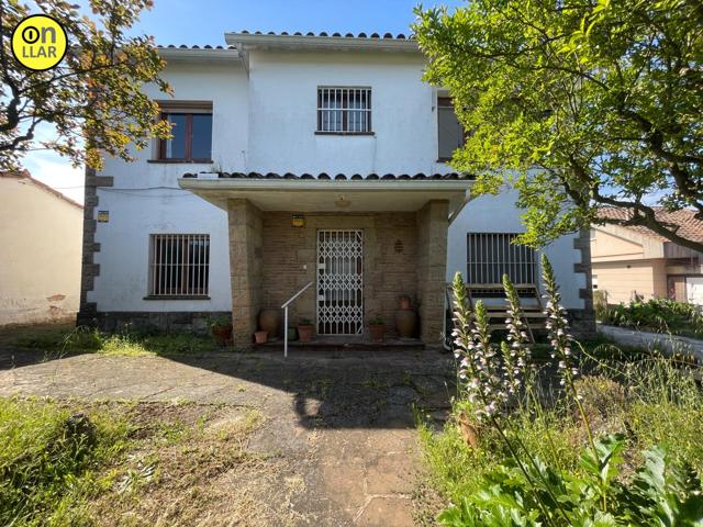 CASA A REFORMAR CON GRAN EXTENSION DE TERRENO photo 0