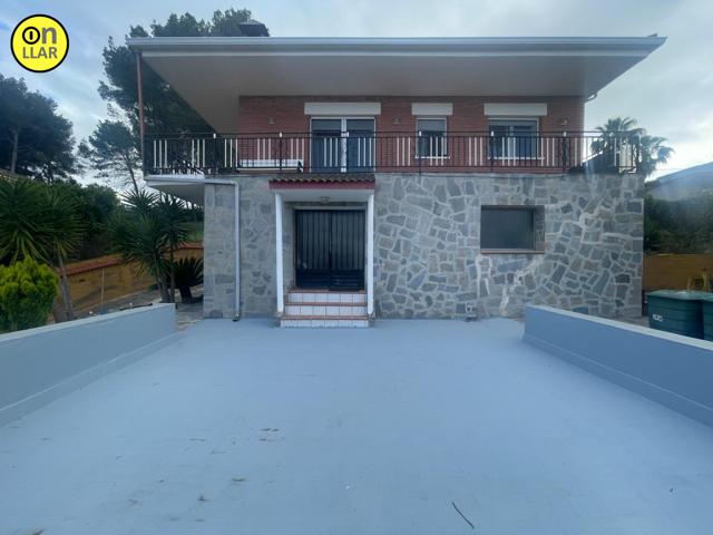 Casa en venta en Sant Esteve Sesrovires photo 0