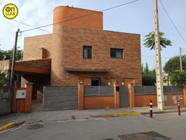 Amplia casa en Parets del Vallès para reformar photo 0