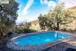 Venta de cortijo con piscina en Carataunas (Granada) photo 0
