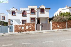 Venta de casa pareada en Granada (Zona Ctra. de la Sierra) photo 0