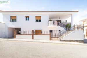 Gran Oportunidad en Láchar (Granada): Espectacular Casa con Local Comercial. photo 0