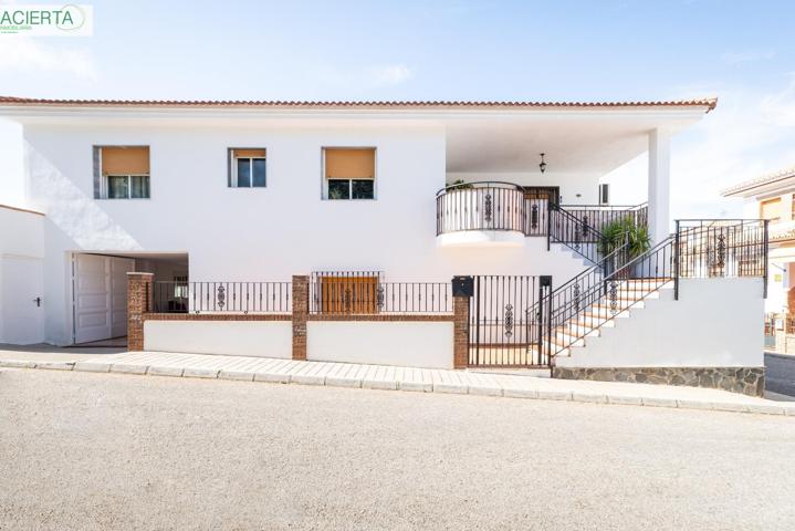 Gran Oportunidad en Láchar (Granada): Espectacular Casa con Local Comercial. photo 0