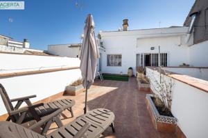 Estudio atico en pleno centro de Granada. photo 0