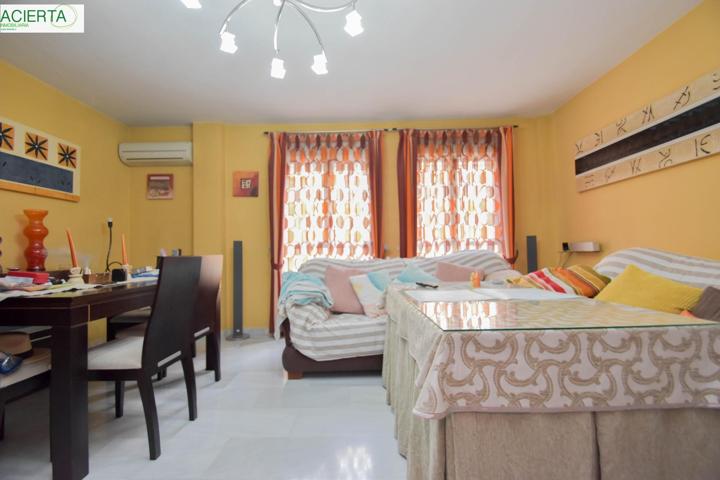 Armilla. Vivienda unifamiliar adosada. 3 dormitorios. 2 baños. 1 aseo. photo 0