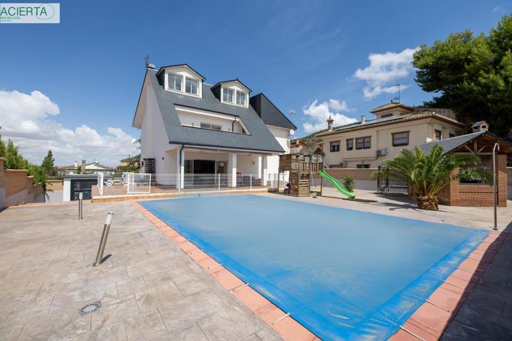 EXCLUSIVO CHALET CON PISCINA , VEN A VISITARLO. photo 0