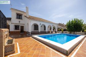 Amplio chalet independiente de 5 dormitorios en la entrada de Ogíjares photo 0