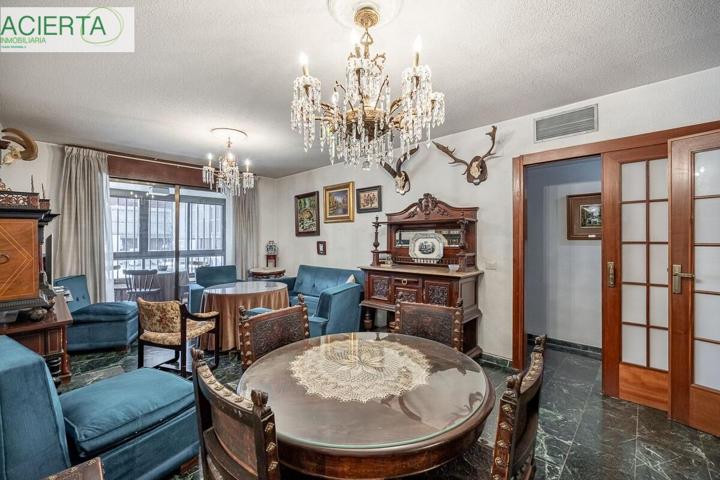 Piso de tres dormitorios en Avenida Constitución photo 0