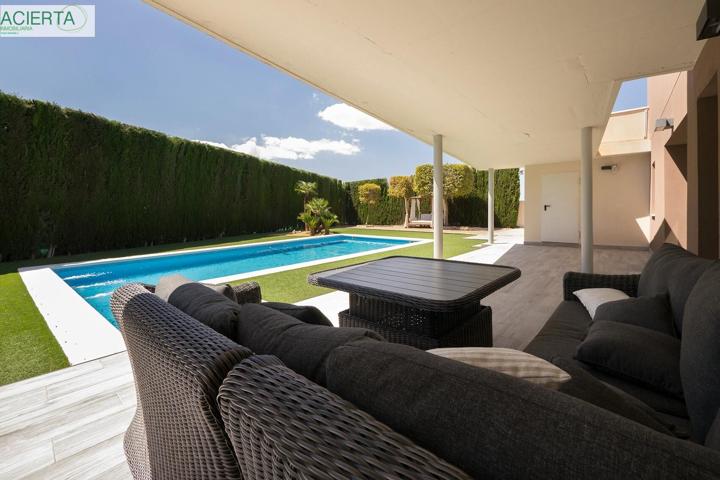 EXCLUSIVO CHALET DE DISEÑO photo 0