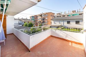 Amplia casa con terraza y patios en el centro de Atarfe photo 0