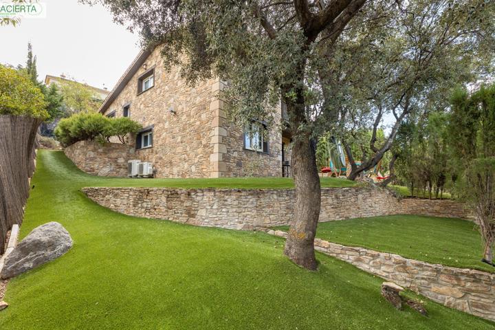 UNA CASA UNICA CON ENCANTO, ESPACIO Y VISTAS EN EL CORAZON DE SIERRA NEVADA photo 0