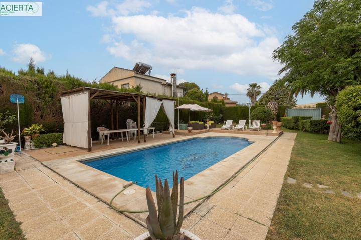 Chalet con piscina en Urbanización Suspiro del Moro photo 0