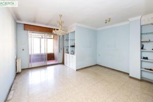 Camino de Ronda. Piso en planta alta con 5 dormitorios, garaje y trastero, calefacción central. photo 0