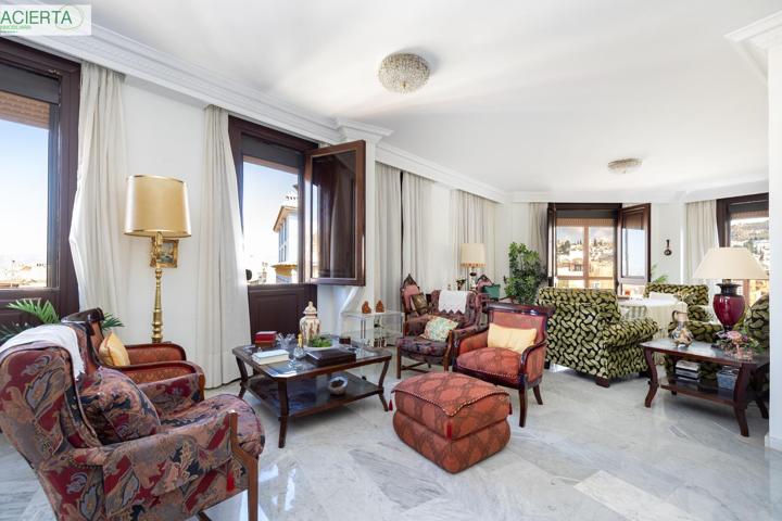 GRAN PISO EN PLAZA DEL CARMEN FRENTE AL AYUNTAMIENTO. photo 0