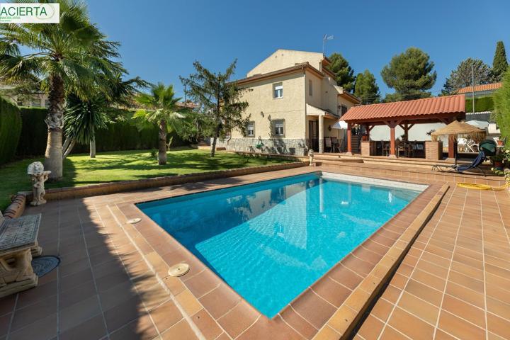 IMPONENTE CHALET EN OTURA photo 0