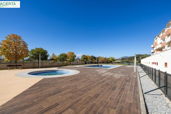Pisazo reformado con calidades premium en urbanización privada con piscina, plaza de garaje y trastero. photo 0