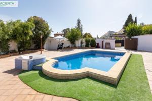 Chalet exclusivo con piscina y jardín en urbanización Pretel en Albolote (Granada) photo 0