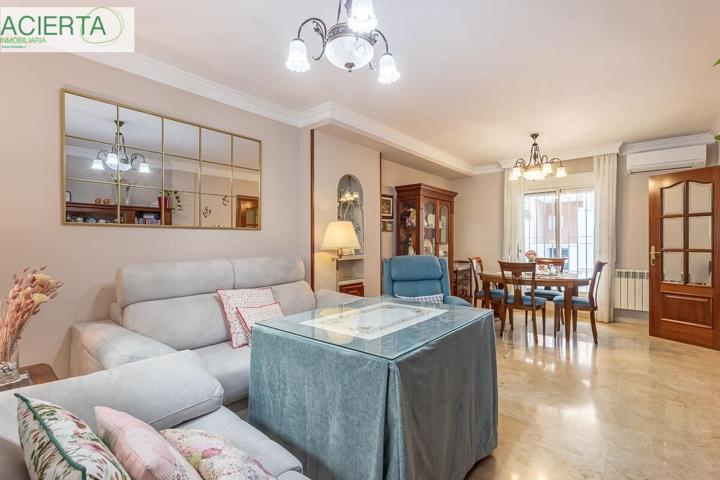 Fantástica casa adosada junto a Barrio Periodistas ideal para vivir en el centro de Granada. photo 0