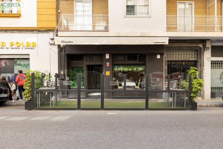 Local céntrico en pleno funcionamiento en Granada photo 0