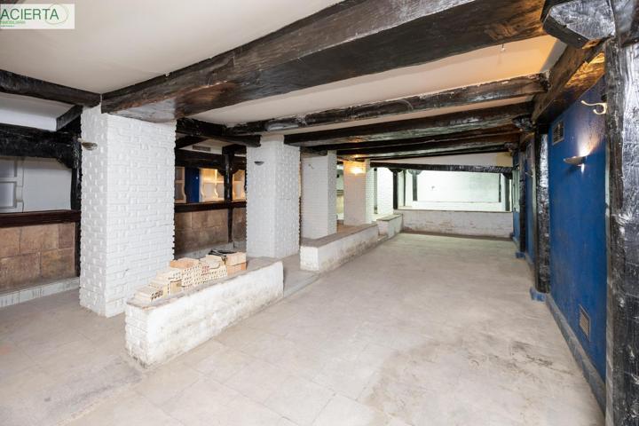 Vendemos gran local sótano en pleno centro de Granada a un precio muy económico photo 0