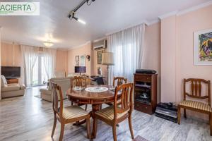 ¡OPORTUNIDAD ÚNICA! Casa con Garaje, Zonas Comunes y Piscina en Jun, Vega de Granada photo 0