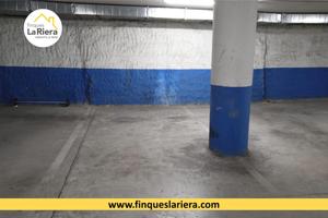 PARQUING EN LA CALLE DOEDES photo 0