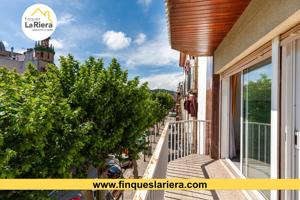 PISO EN EL CORAZÓN DE LA RIERA CON 4 HABITACIONES !!! photo 0